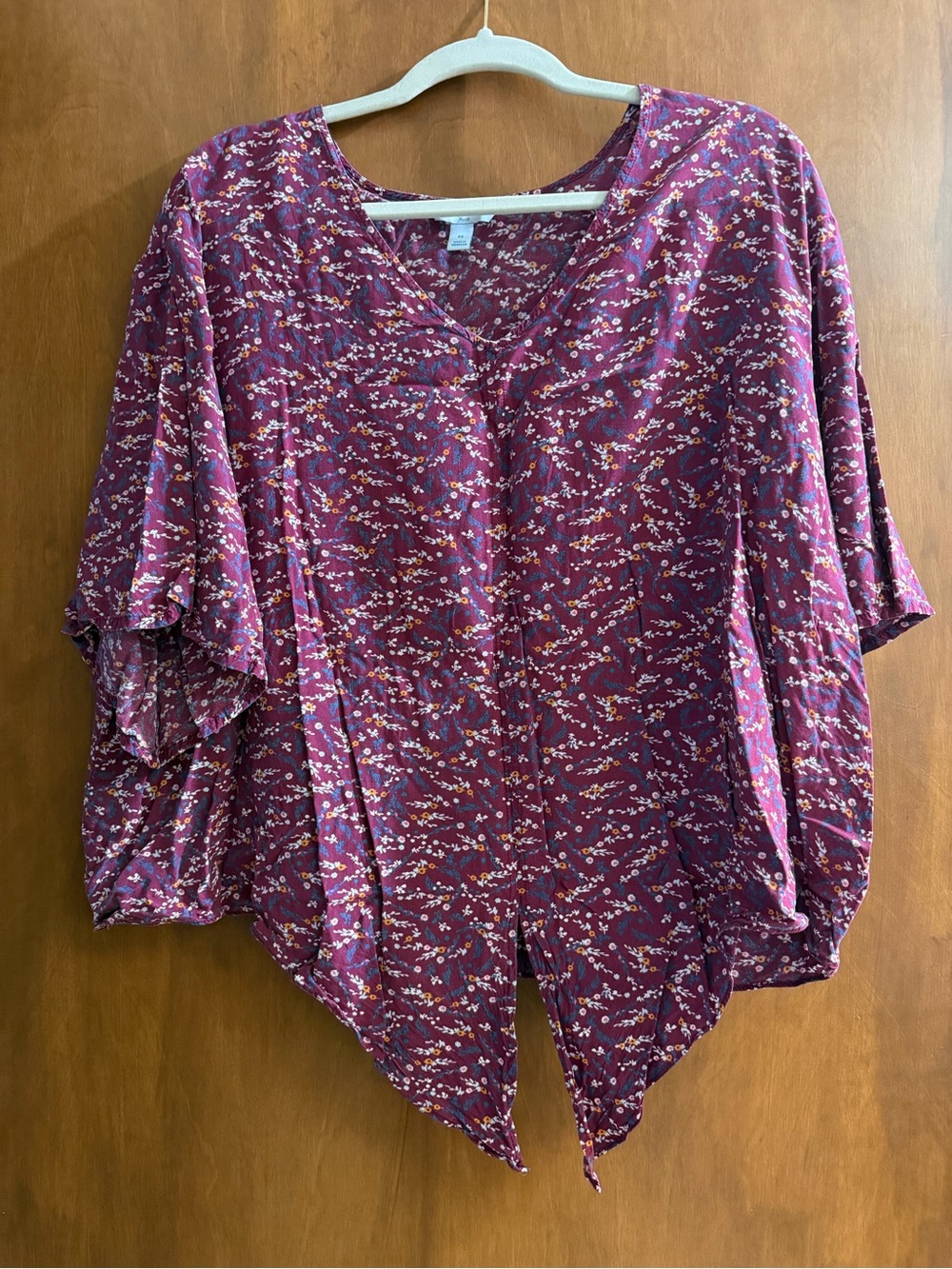 Women's Floral V-Neck Tie Front Hem Blouse - Plum